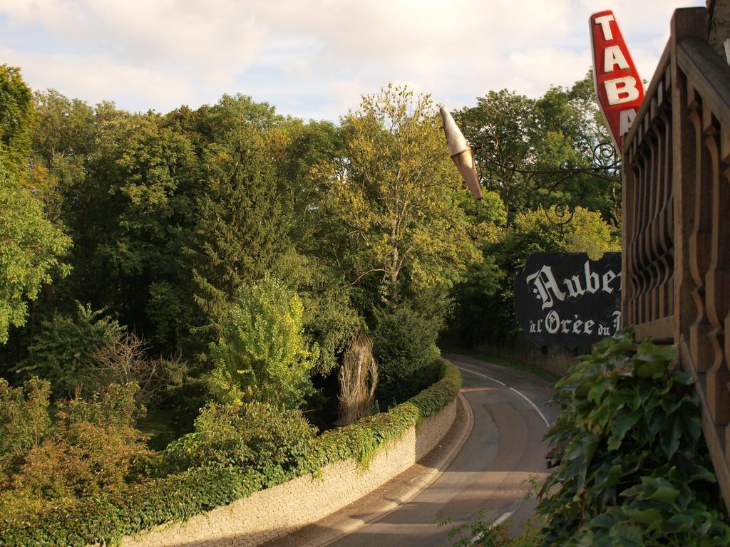 Auberge A L'Oree Du Bois Louviers Bagian luar foto